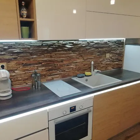 Ema Апартамент *